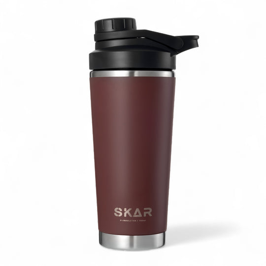 SKAR protein shaker tamno crvene boje 700 ml
